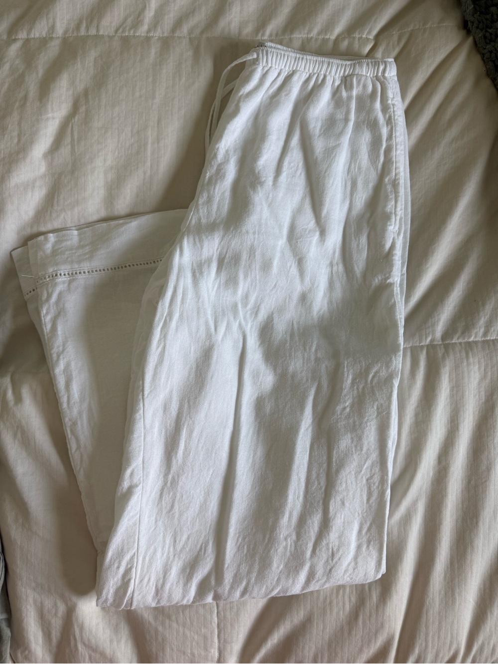 Abercrombie & Fitch White Line Pants